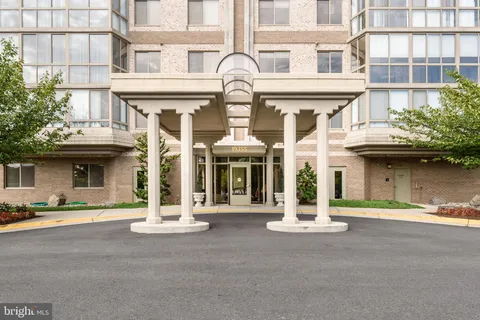 $495,000 | 19355 Cypress Ridge Terrace, Unit 802, Leesburg, VA 20176