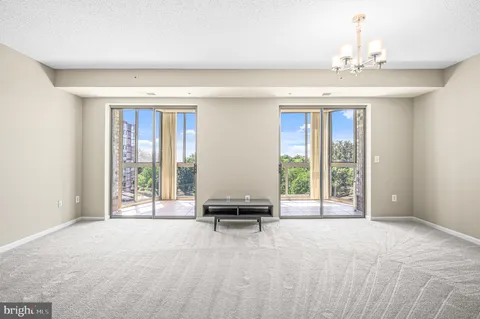 $495,000 | 19355 Cypress Ridge Terrace, Unit 802, Leesburg, VA 20176