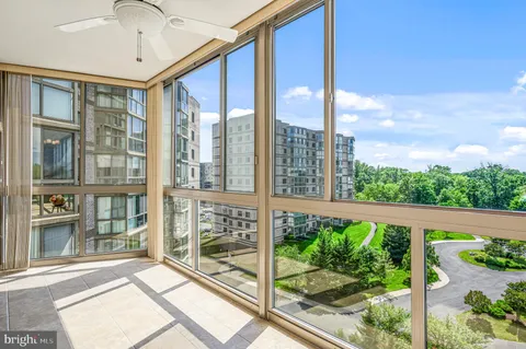 $495,000 | 19355 Cypress Ridge Terrace, Unit 802, Leesburg, VA 20176