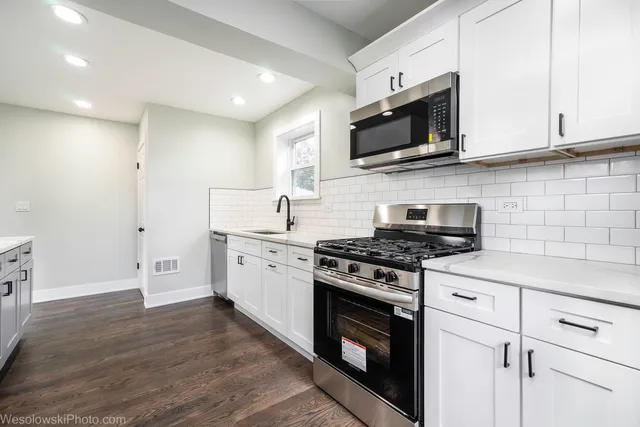 $319,900 | 4247 Anna Avenue, Lyons, IL 60534