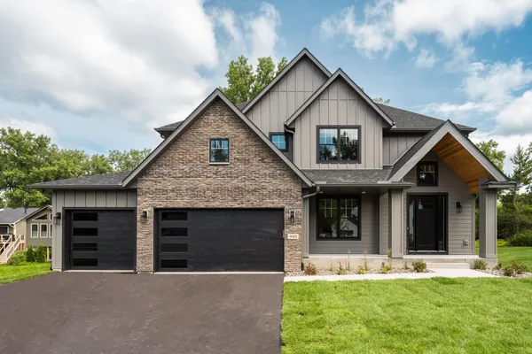 $1,065,000 | 449 Bear Court, Vadnais Heights, MN 55127