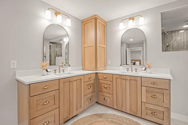 $1,065,000 | 449 Bear Court, Vadnais Heights, MN 55127
