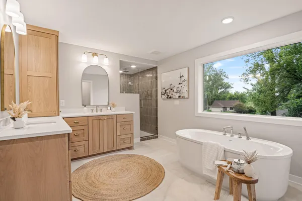 $1,065,000 | 449 Bear Court, Vadnais Heights, MN 55127