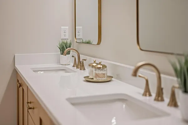 $1,065,000 | 449 Bear Court, Vadnais Heights, MN 55127