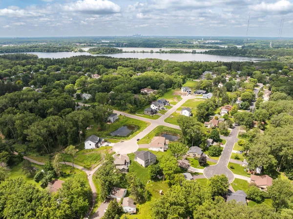 $1,065,000 | 449 Bear Court, Vadnais Heights, MN 55127