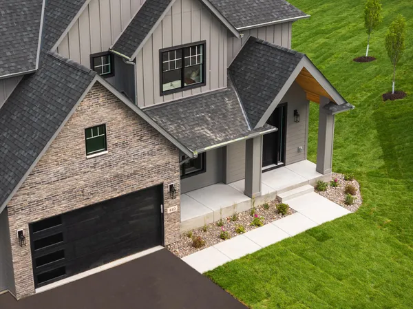 $1,065,000 | 449 Bear Court, Vadnais Heights, MN 55127