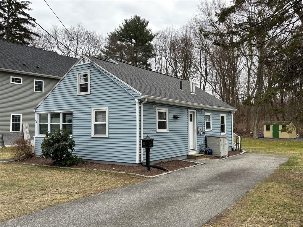 20 Pinevale Avenue Reading, MA 01867 - Photo 2 of 11