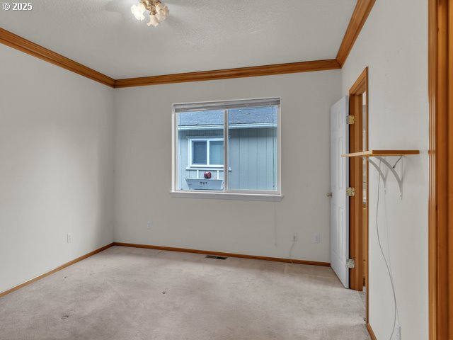 1327 Manzana Street Eugene, OR 97404 - Photo 15 of 26