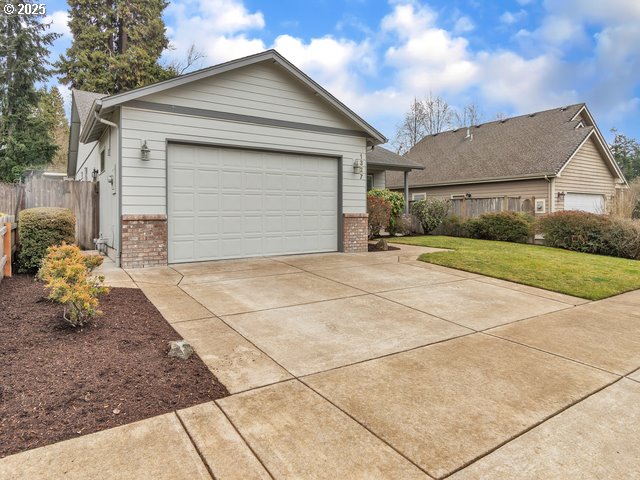 1327 Manzana Street Eugene, OR 97404 - Photo 2 of 26