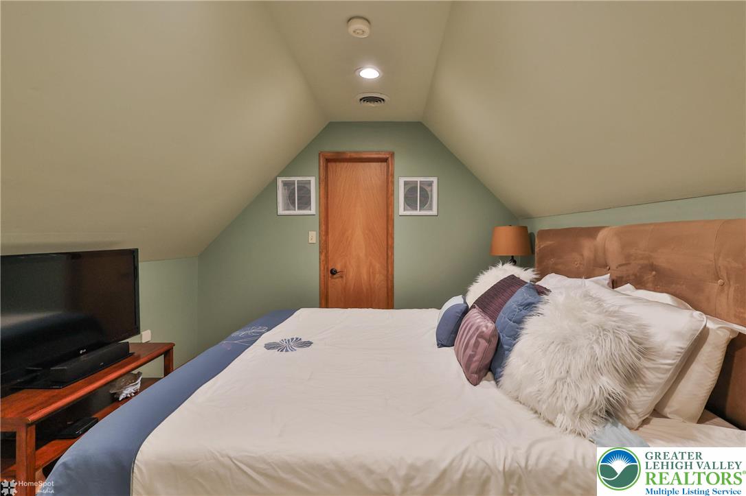 2821 Center Street Bethlehem, PA 18017 - Photo 30 of 58