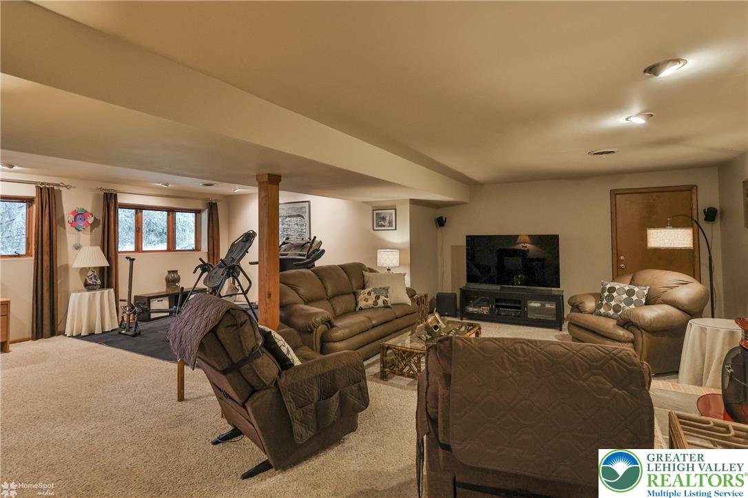 2821 Center Street Bethlehem, PA 18017 - Photo 37 of 58