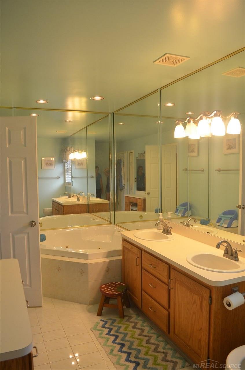 50371 Riverside Drive Macomb, MI 48044 - Photo 10 of 30 Full bathroom with shower and jetted tub