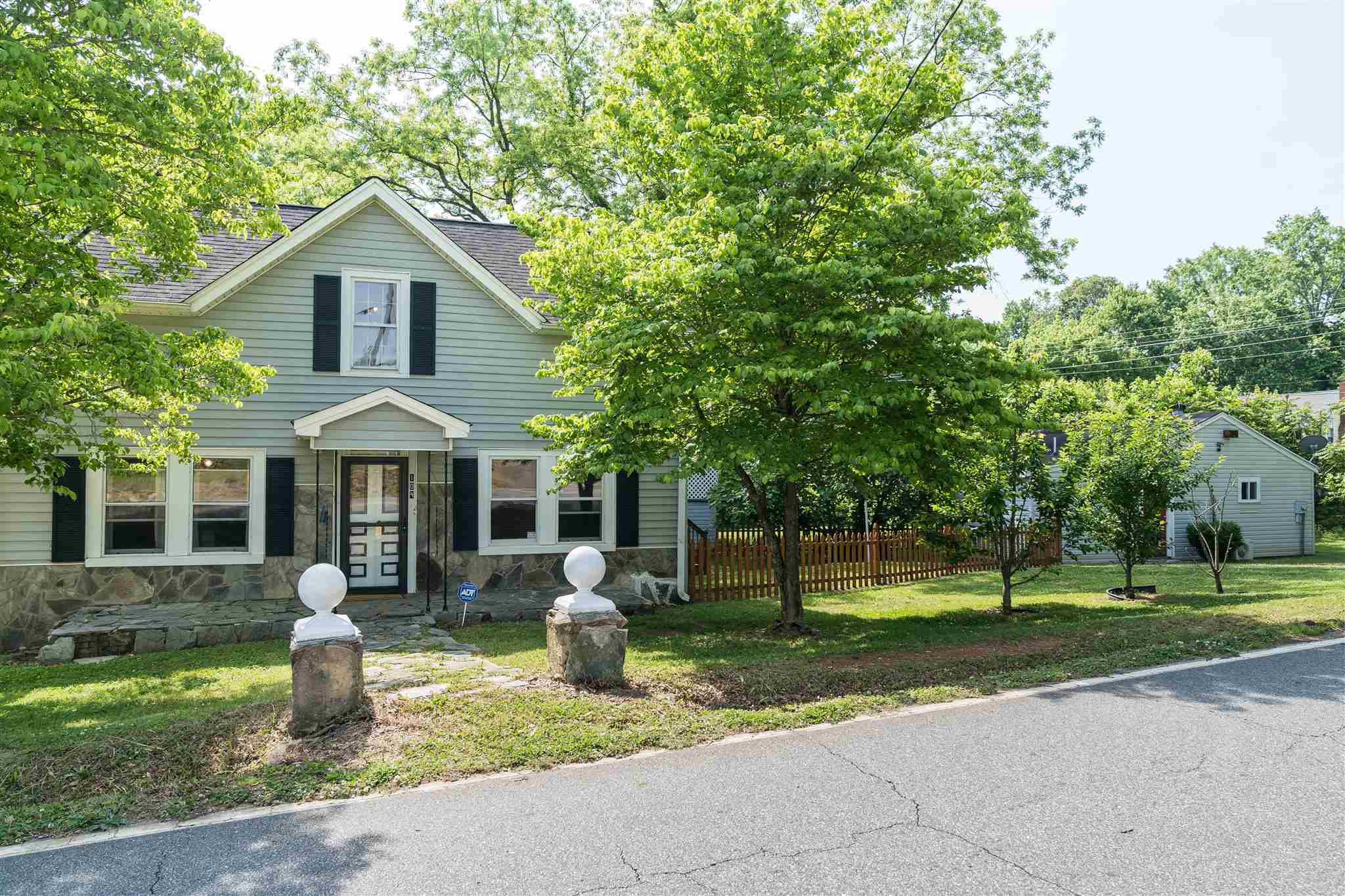 104 Montgomery Street Campobello, SC 29322 - Photo 1 of 32