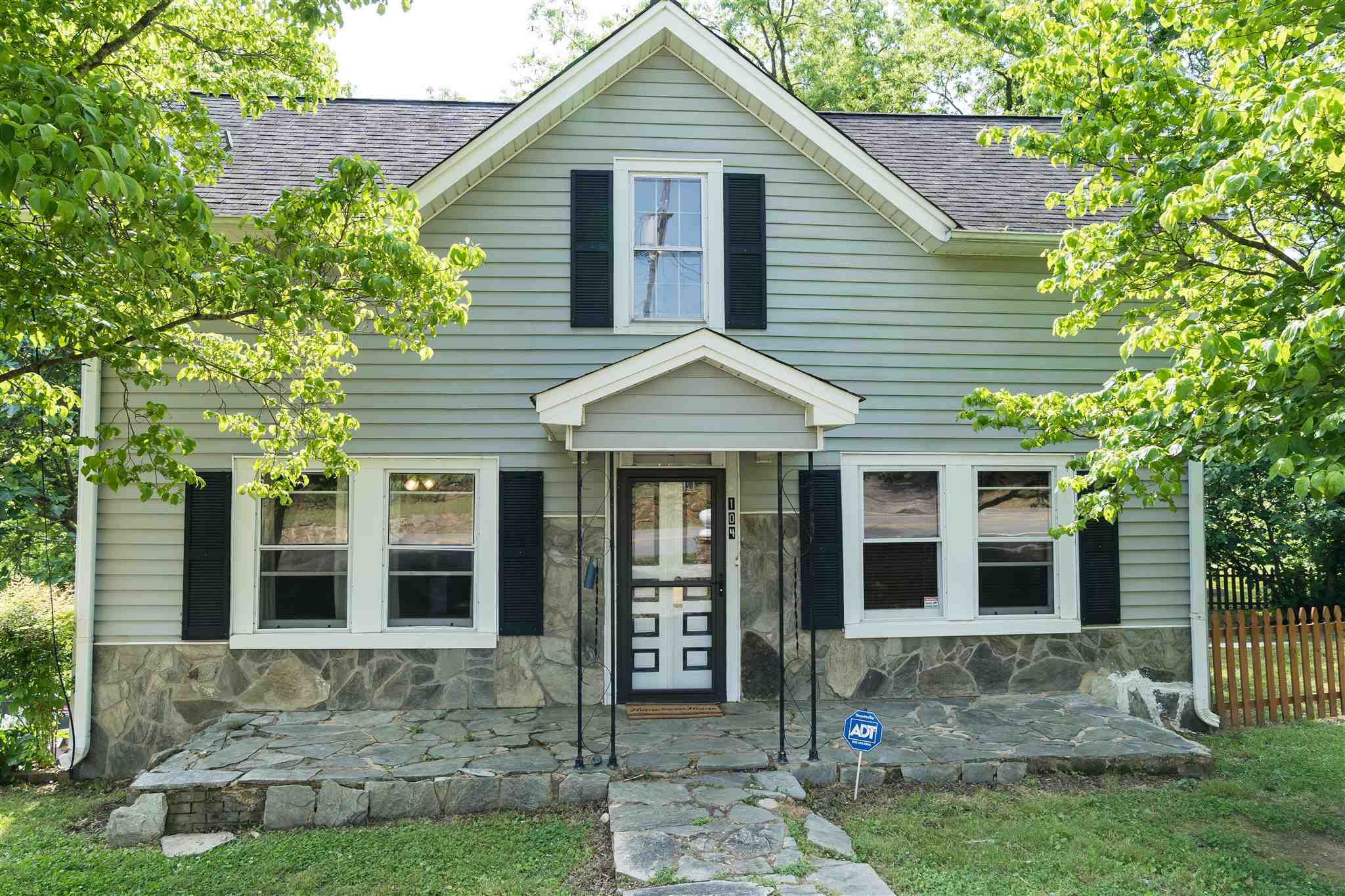 104 Montgomery Street Campobello, SC 29322 - Photo 2 of 32