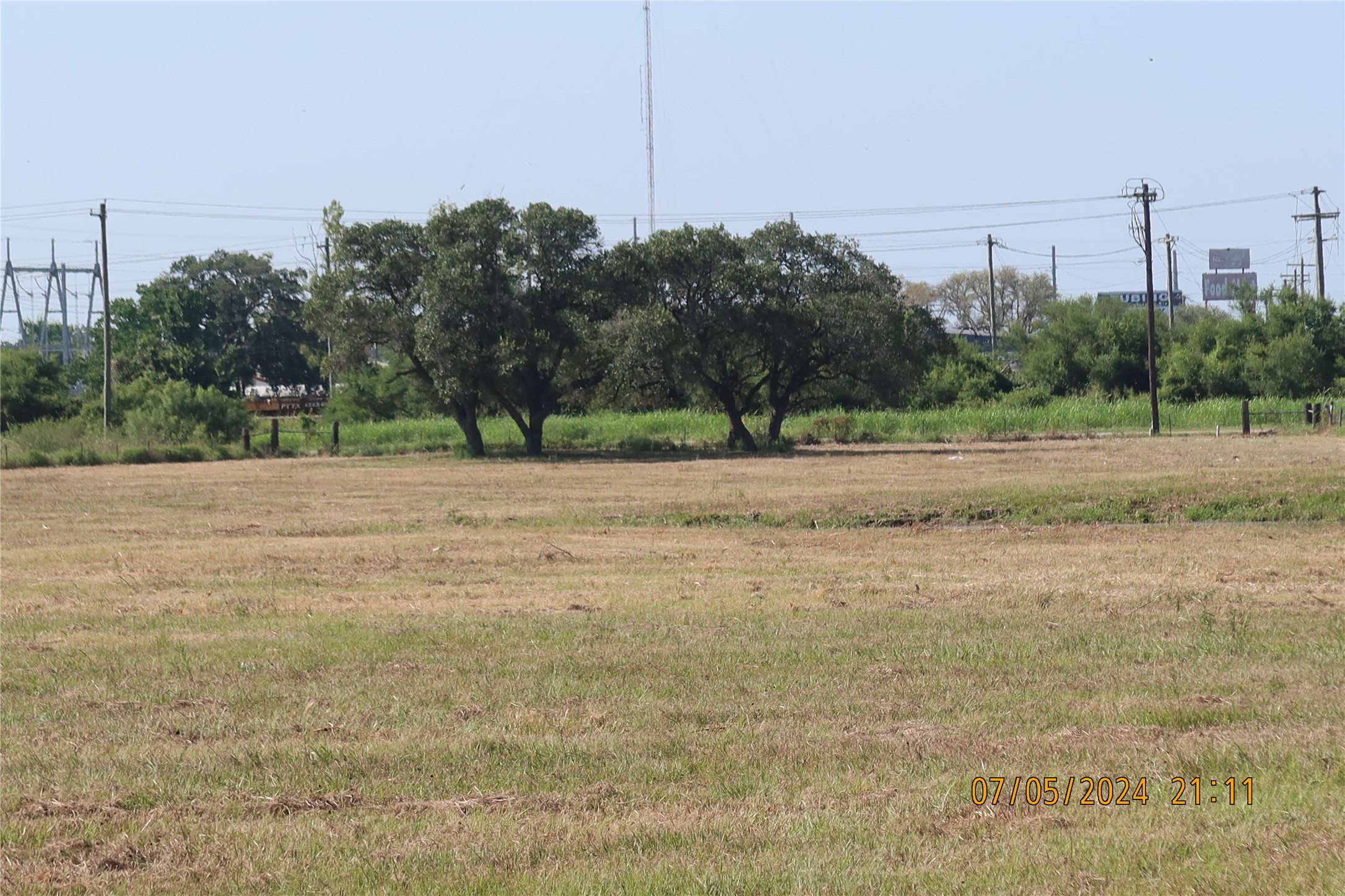 1046 Railhead Road Columbus, TX 78934 - Photo 11 of 24 a backyard of a house with lots of green space
