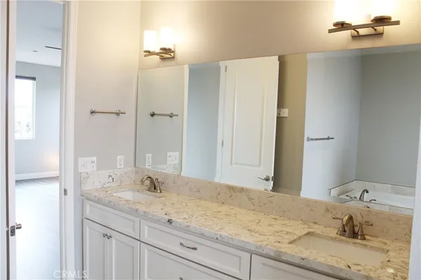 $2,590,000 | 155-unit A East 21st Street, Costa Mesa, CA 92627