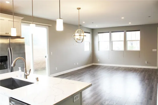 $2,590,000 | 155-unit A East 21st Street, Costa Mesa, CA 92627