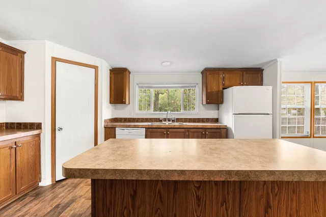 $159,000 | 950 West Woodland Shores Drive, Point Blank, TX 77364