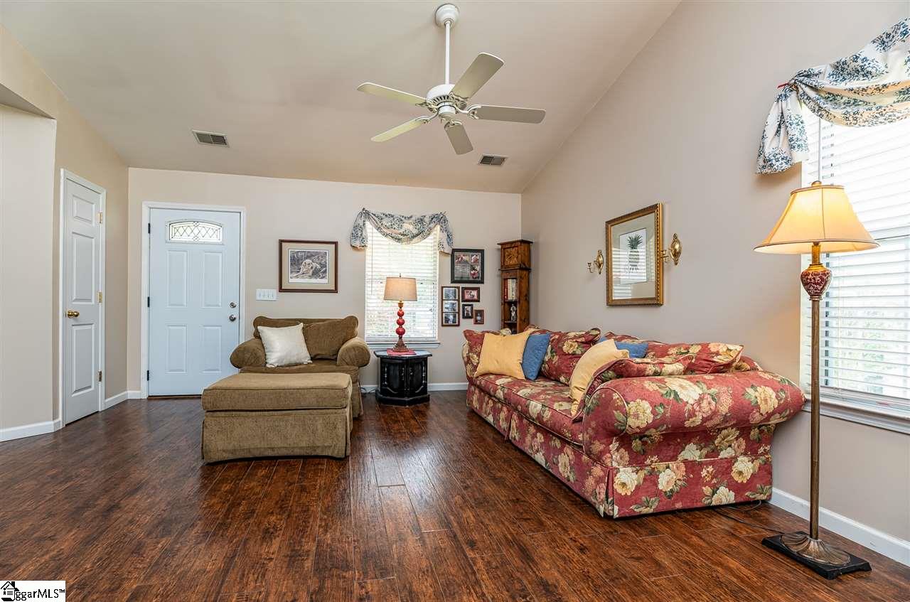 9 Hawkesbury Road Simpsonville, SC 29681 - Photo 3 of 22 Gallery Image 3
