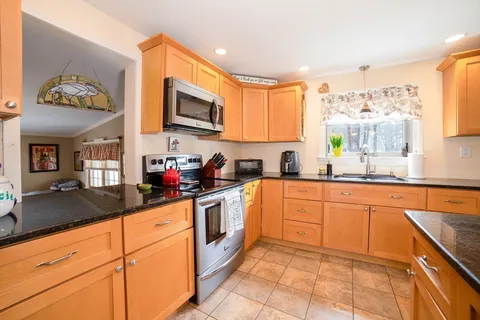 $425,000 | 193 Page Street, Lunenburg, MA 01462