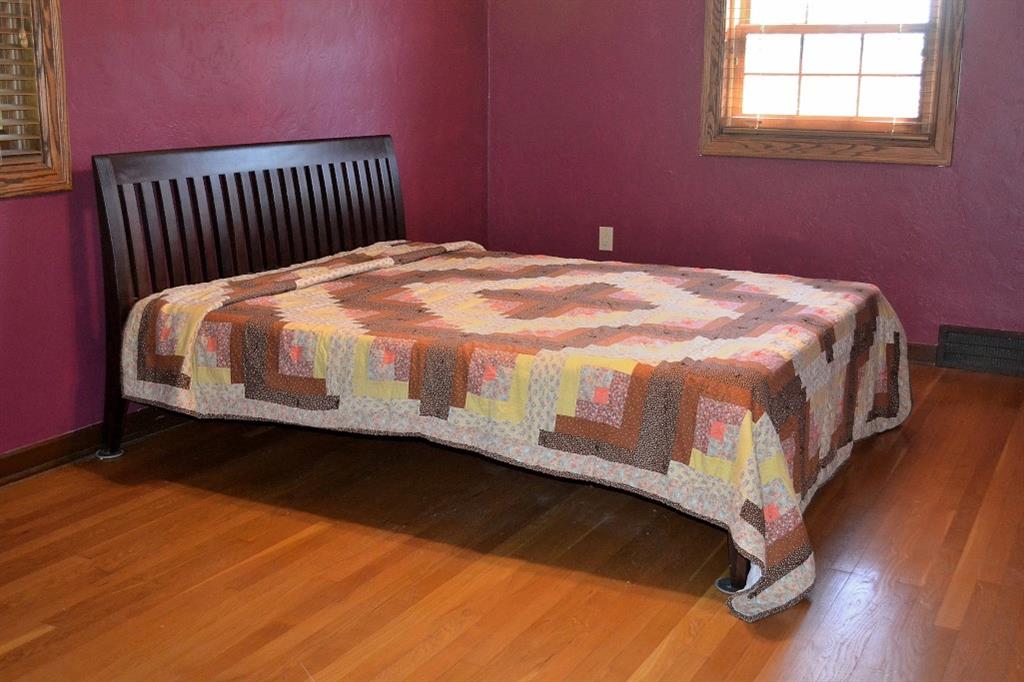 138 Siebert Road Pittsburgh, PA 15237 - Photo 14 of 25 Master Bedroom: The spacious master bedroom has plenty of light, beautiful hardwood floors and a ceiling fan.
