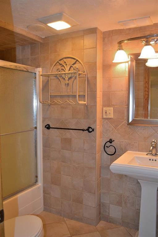 138 Siebert Road Pittsburgh, PA 15237 - Photo 20 of 25 This is the full bath off the game room. The ceramic walls and flooring are tastefully done. There is a tub/shower combination and a pedestal sink in this bathroom.