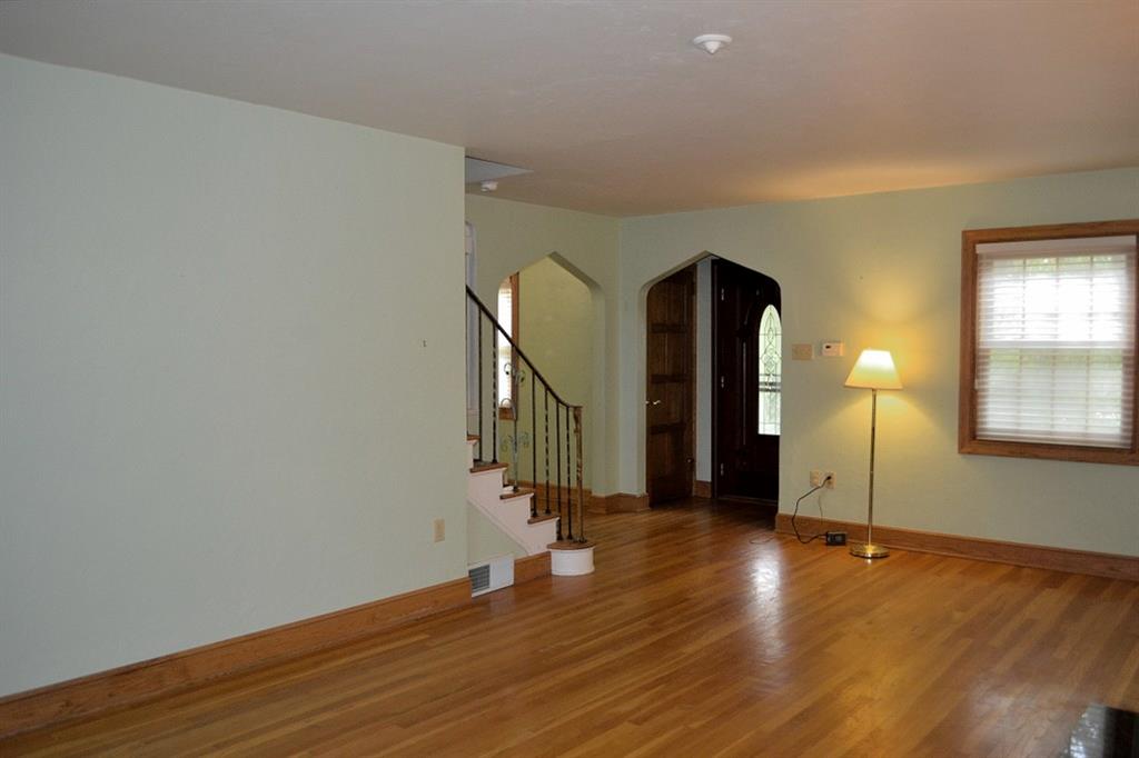 138 Siebert Road Pittsburgh, PA 15237 - Photo 5 of 25 Loving Room: Here is a good look at the entry alcove. There are storage closets on either side of the entry. Note the lovely archways and the silhouette shades on the newer multi-paned windows.