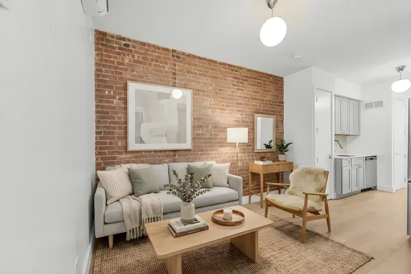 $4,595 | 46-32 Vernon Boulevard, Unit 4B | Long Island City
