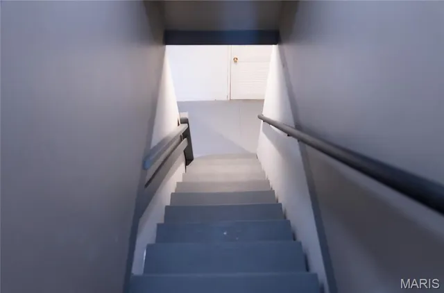 $199,000 | 40 Sunset Court, Pasadena Park, MO 63121