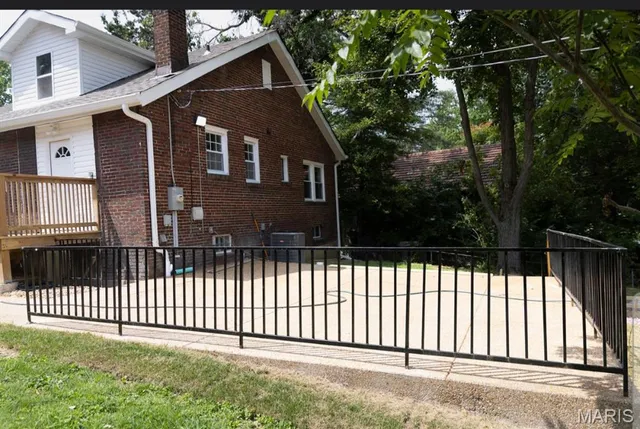 $199,000 | 40 Sunset Court, Pasadena Park, MO 63121