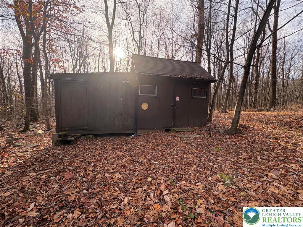 1433 Deer Path Drive Walnutport, PA 18088 - Photo 15 of 39 a backyard of a house