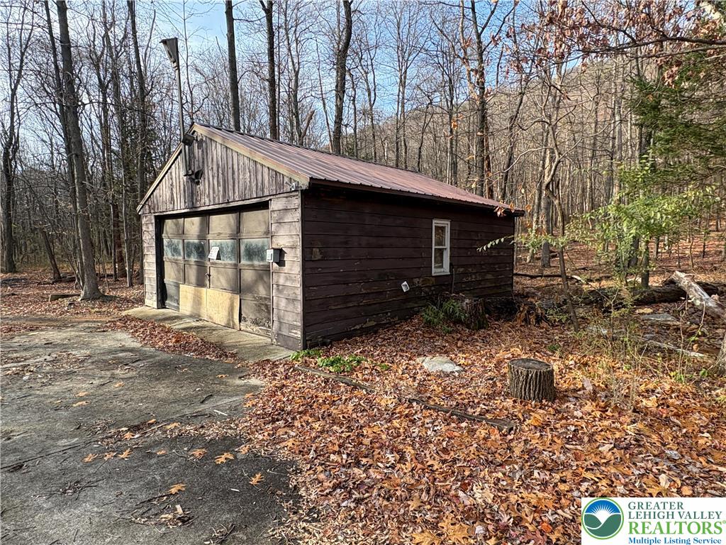 1433 Deer Path Drive Walnutport, PA 18088 - Photo 7 of 39 a backyard of a house