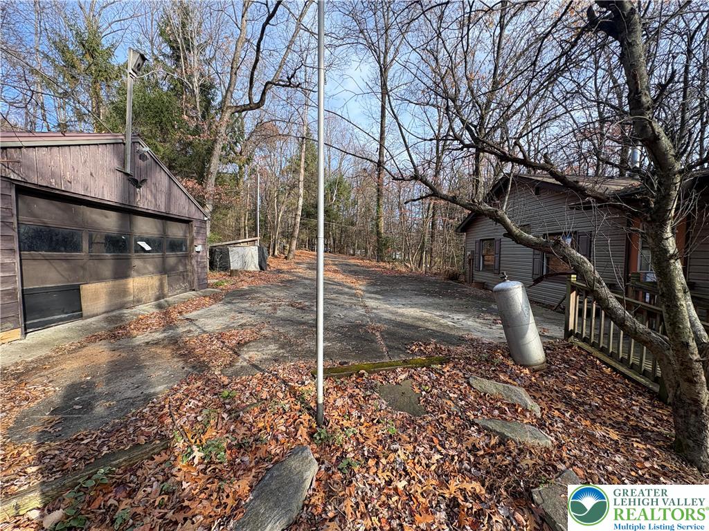 1433 Deer Path Drive Walnutport, PA 18088 - Photo 9 of 39 a backyard of a house