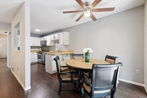 $284,500 | 1042 Pontiac Lane, Chanhassen, MN 55317