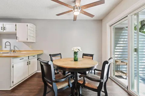 $284,500 | 1042 Pontiac Lane, Chanhassen, MN 55317