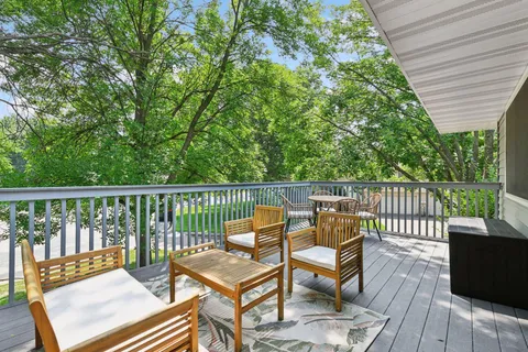 $284,500 | 1042 Pontiac Lane, Chanhassen, MN 55317