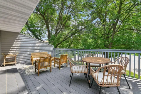 $284,500 | 1042 Pontiac Lane, Chanhassen, MN 55317