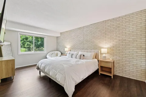 $284,500 | 1042 Pontiac Lane, Chanhassen, MN 55317