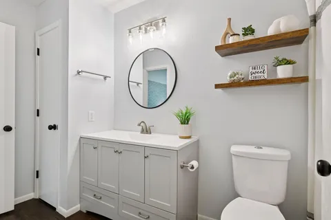 $284,500 | 1042 Pontiac Lane, Chanhassen, MN 55317