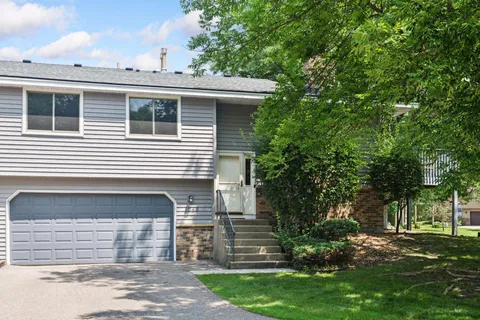 $284,500 | 1042 Pontiac Lane, Chanhassen, MN 55317