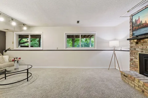 $284,500 | 1042 Pontiac Lane, Chanhassen, MN 55317