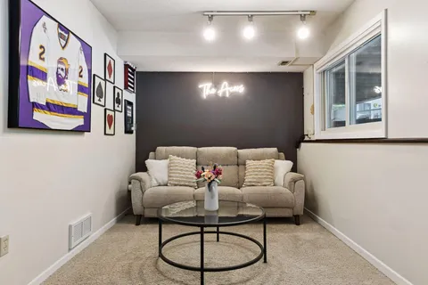 $284,500 | 1042 Pontiac Lane, Chanhassen, MN 55317