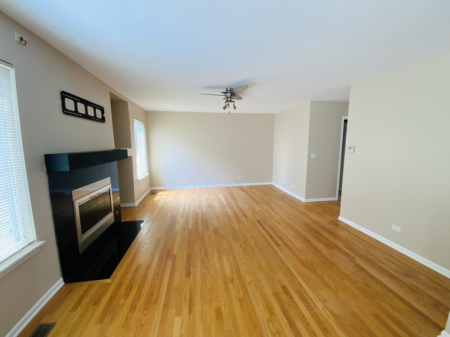 735 Ravinia Drive Gurnee, IL 60031 - Photo 4 of 34 Gallery Image 4