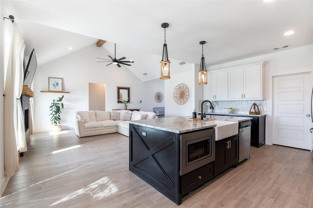 111 Bluegrass Trail Springtown, TX 76082 - Photo 15 of 37 Oversized eat-in kitchen island with pendant lighting.