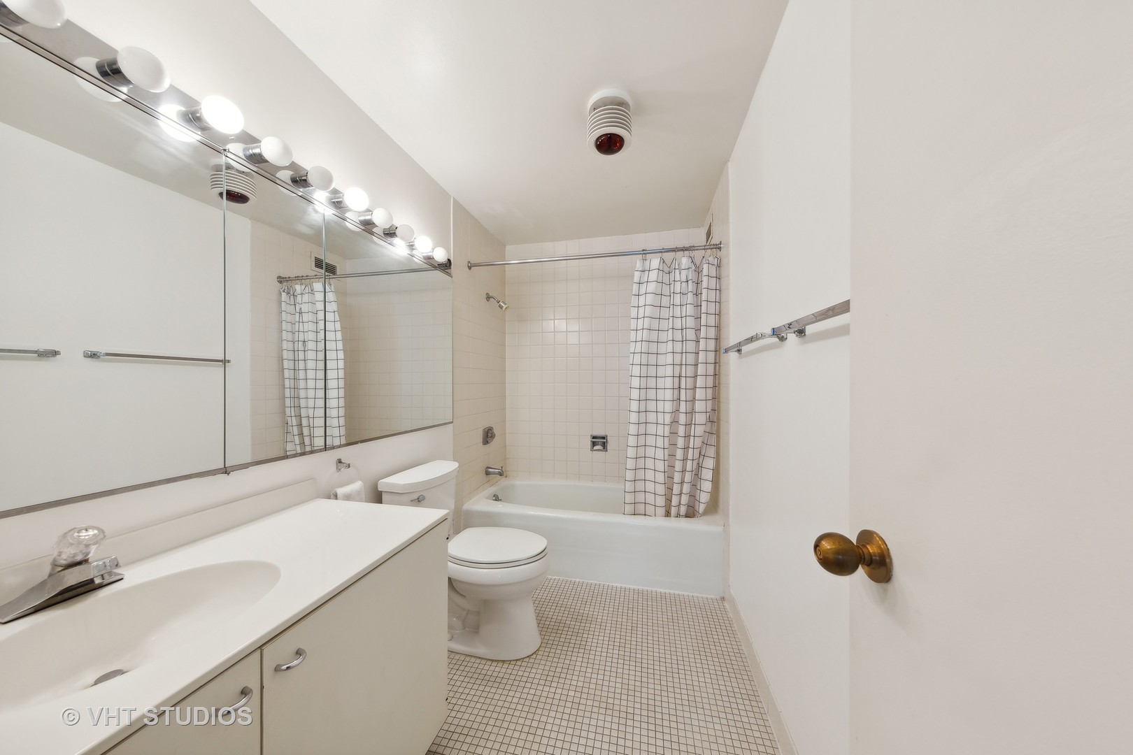 360 East Randolph Street, Unit 2207 Chicago, IL 60601 - Photo 14 of 29