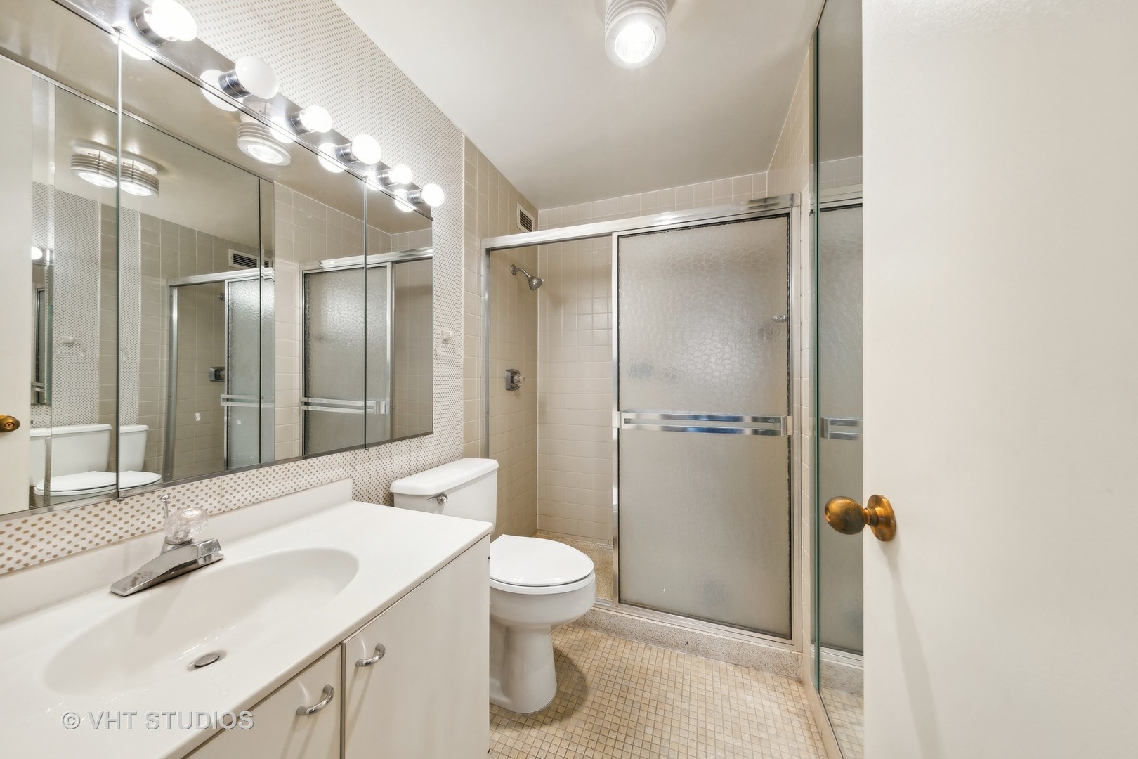 360 East Randolph Street, Unit 2207 Chicago, IL 60601 - Photo 18 of 29