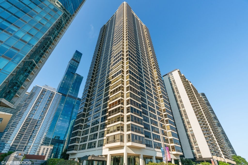 360 East Randolph Street, Unit 2207 Chicago, IL 60601 - Photo 2 of 29