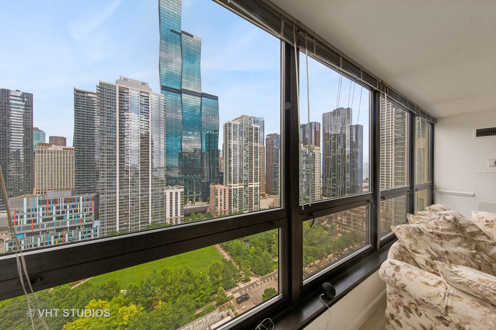 360 East Randolph Street, Unit 2207 Chicago, IL 60601 - Photo 3 of 29