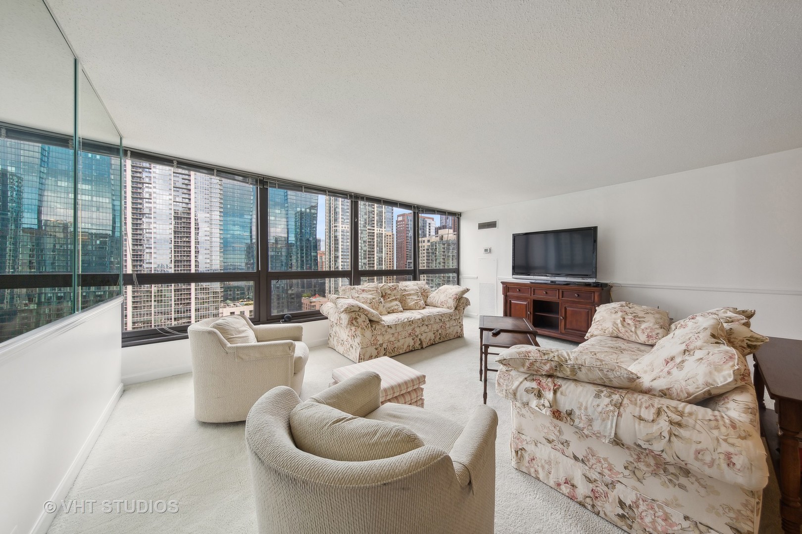 360 East Randolph Street, Unit 2207 Chicago, IL 60601 - Photo 4 of 29