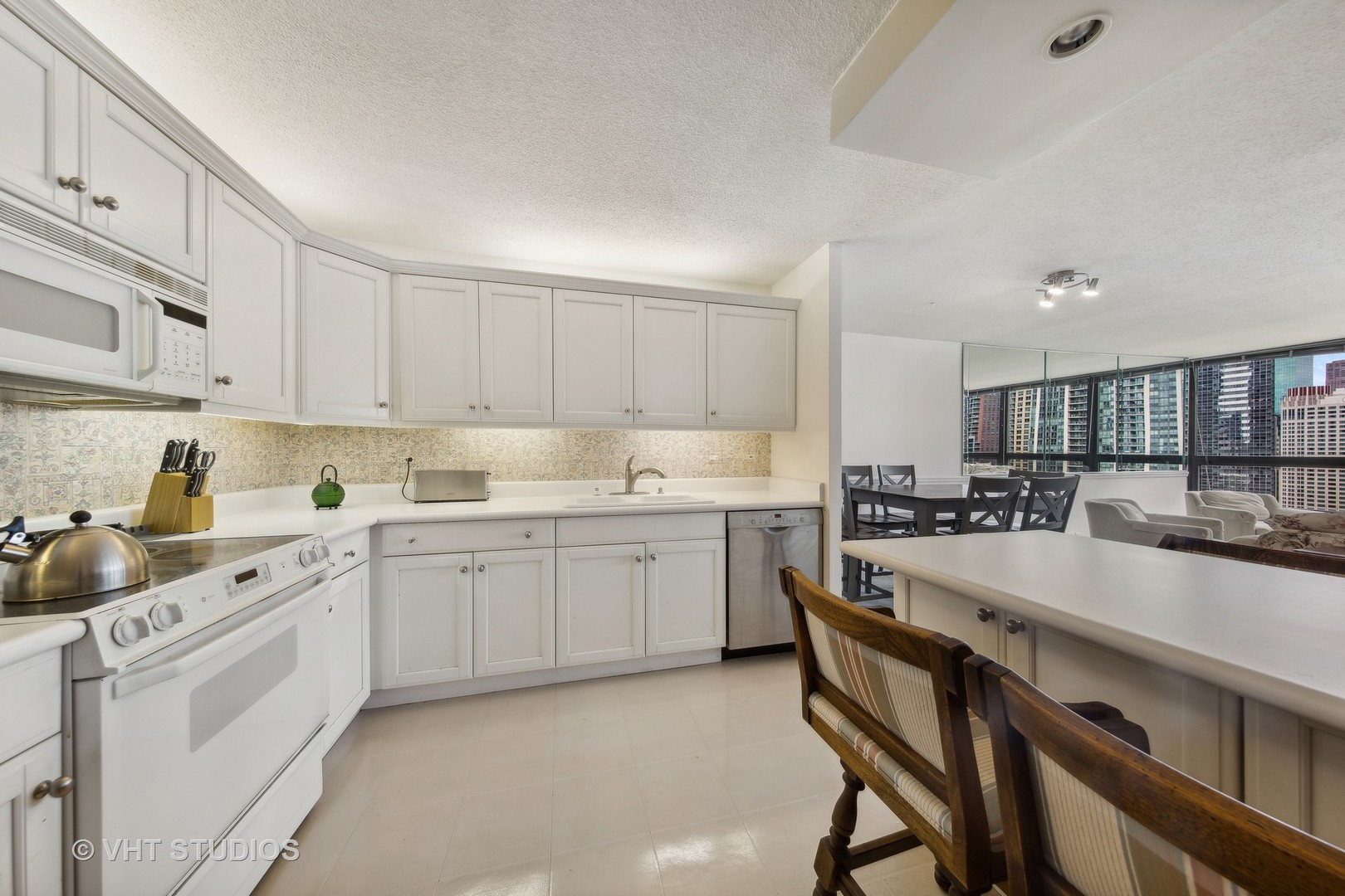 360 East Randolph Street, Unit 2207 Chicago, IL 60601 - Photo 6 of 29